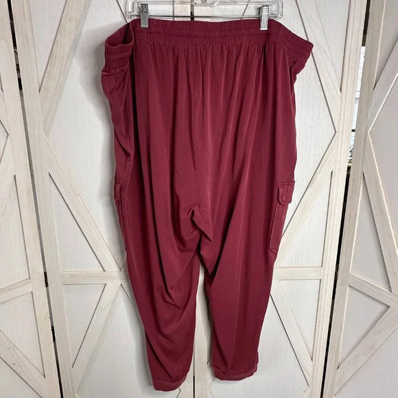 Torrid Relaxed Fit Jogger Stretch Challis Mid-Rise Cargo Pocket Pant - Picture 5 of 10